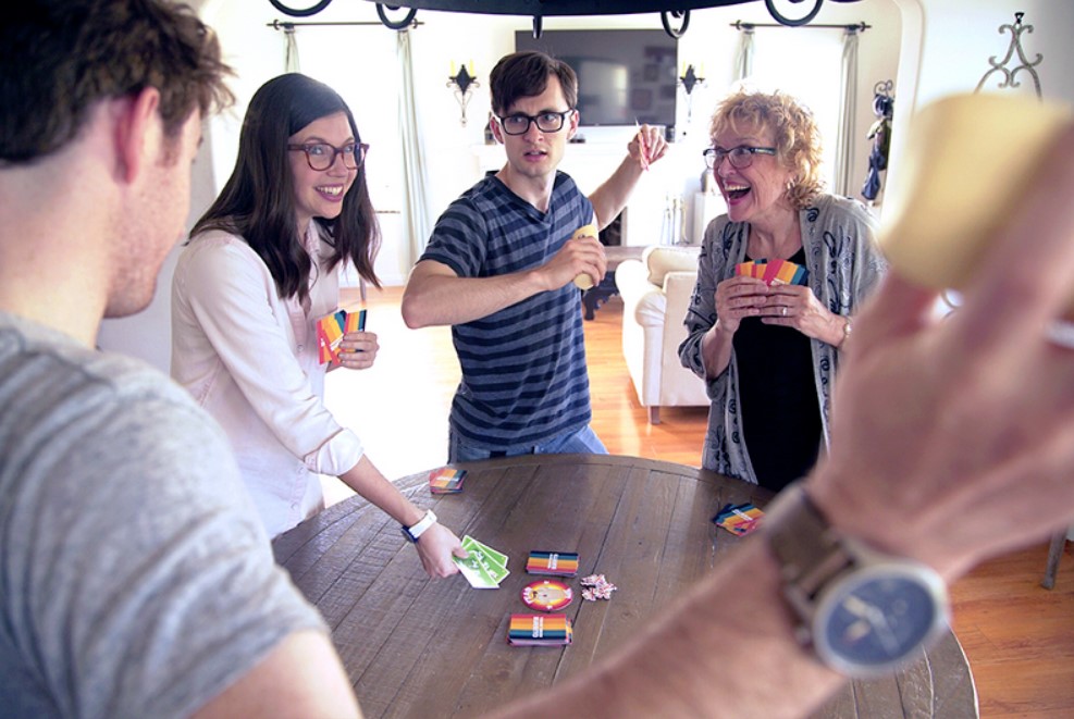 famille jouant au jeu aïe aïe burrito