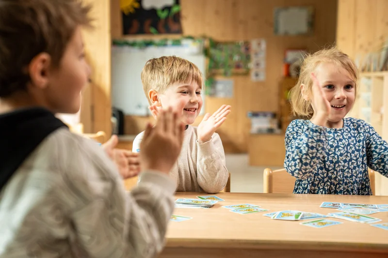 Enfants jouant à Time's Up Kids
